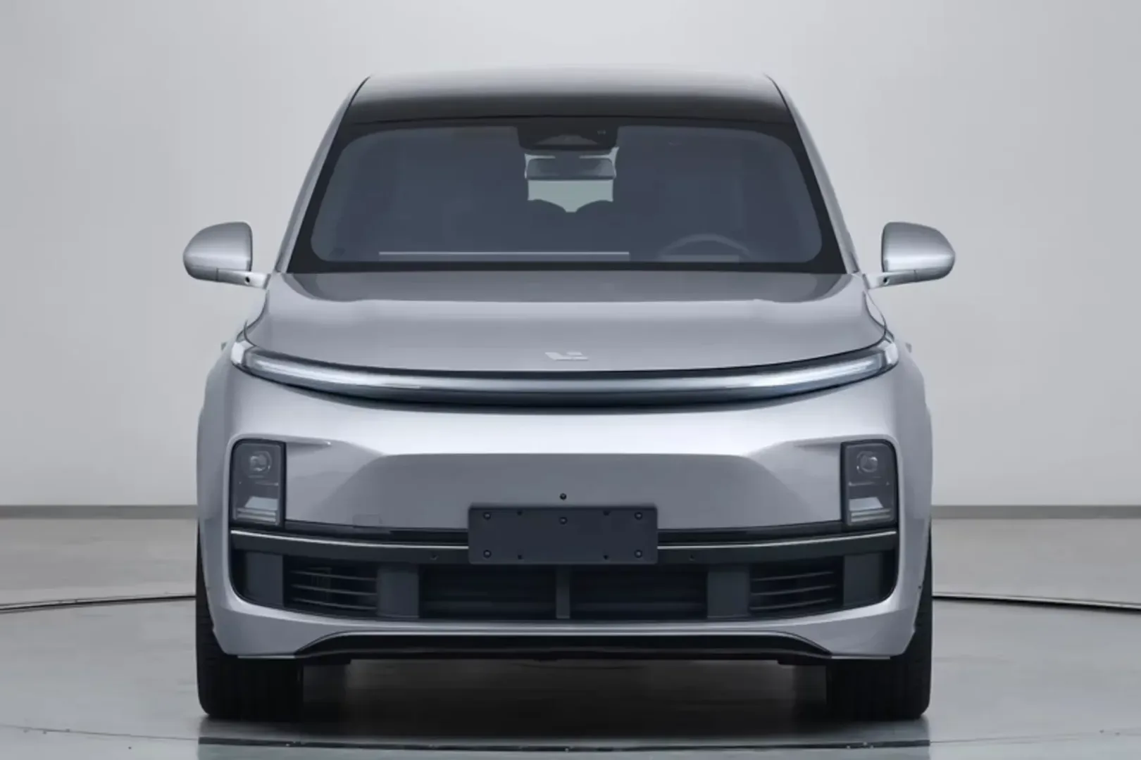 LiXiang L8 Plug-in Hybrid - Steven Liu