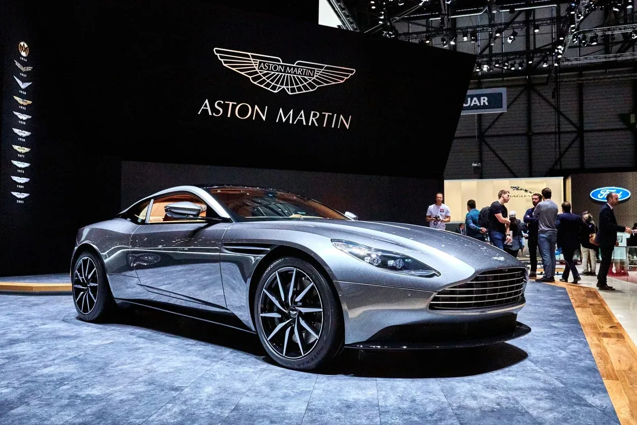 The Ultimate Guide to Aston Martin Vanquish: Luxury Car Review