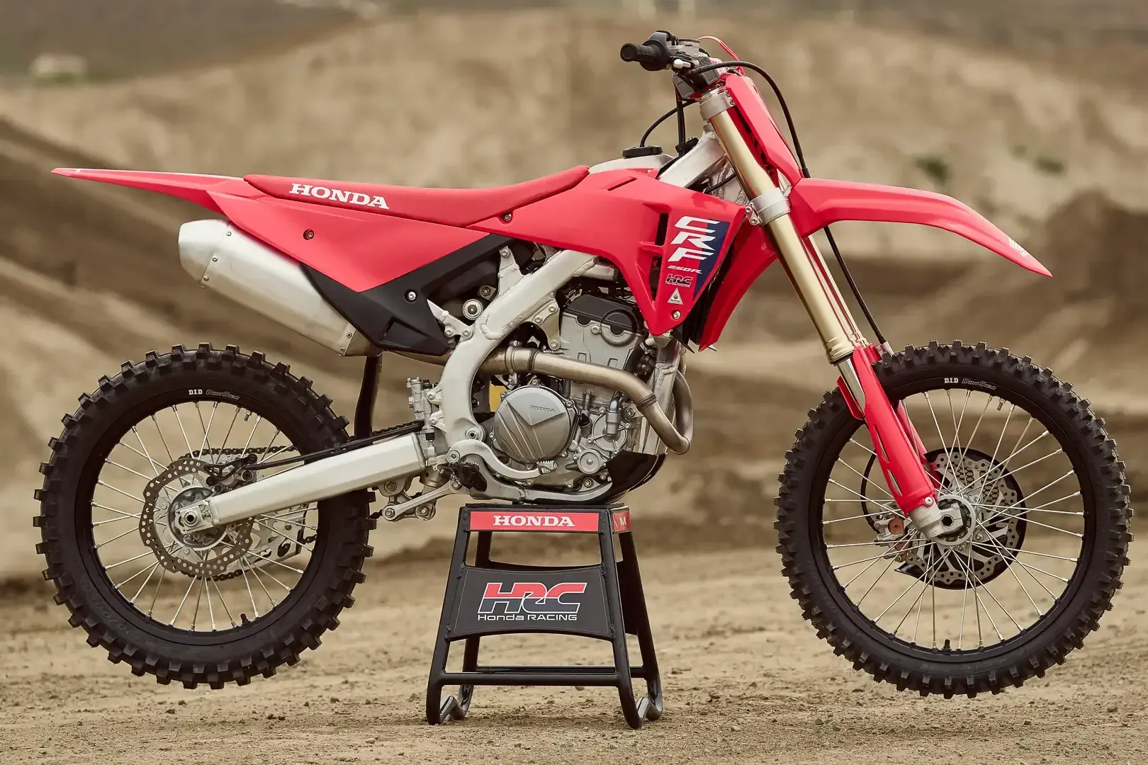 Honda CRF250R: Mastering Agility with Lightweight Precision