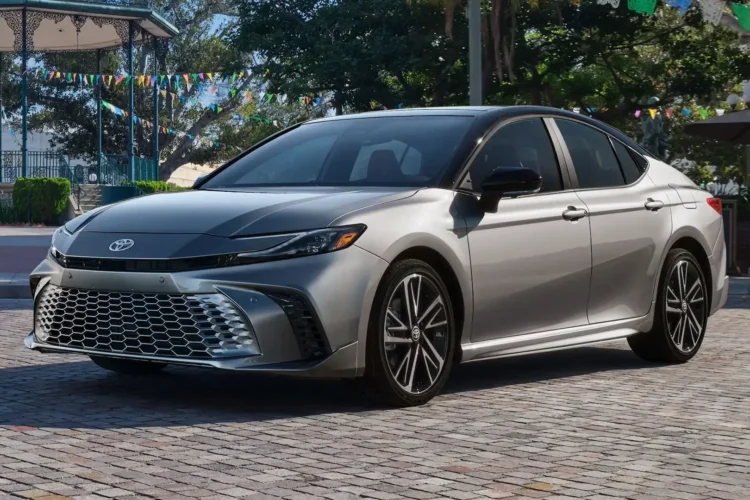 Toyota Camry Hybrid: Expert Review and Analysis