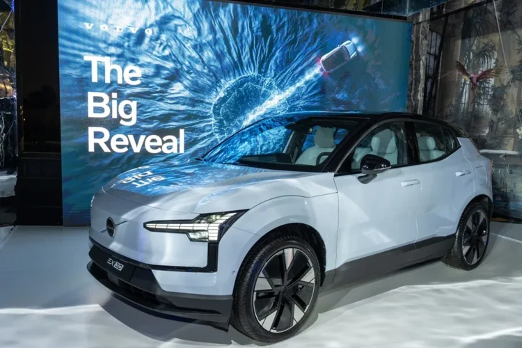 Volvo EX30: Innovating Sustainable Driving
