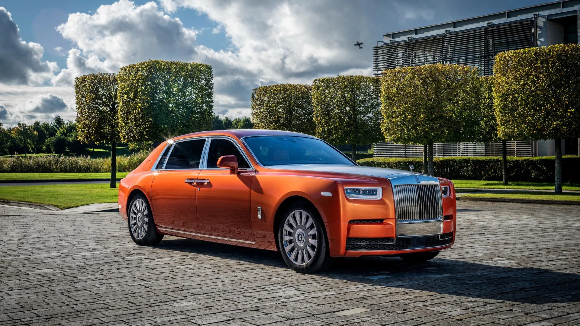 Prestige Redefined: Discover the 2025 Rolls-Royce Phantom’s Unmatched Luxury