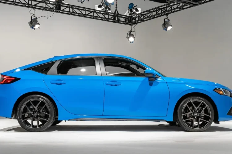 2025 Honda Civic Hatchback Debut in Sand Dune Pearl