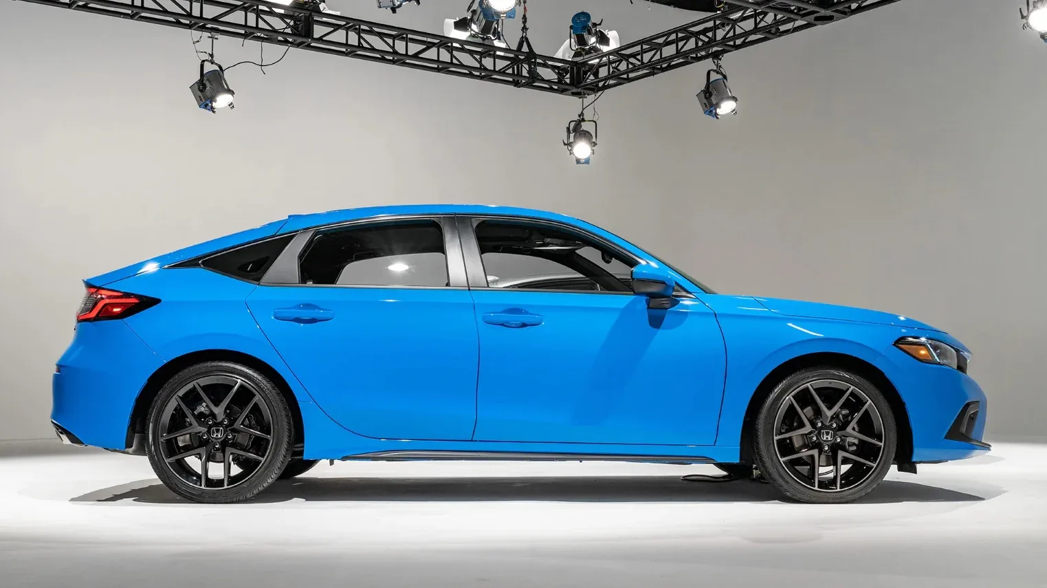 2025 Honda Civic Hatchback Debut in Sand Dune Pearl