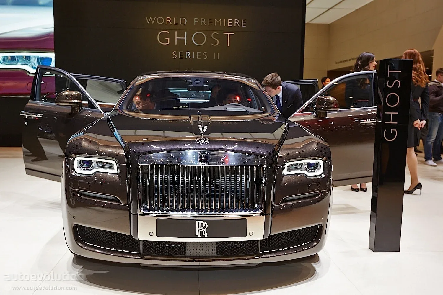 2025 Rolls-Royce Ghost Series II Redefines Luxury and Engineering Excellence