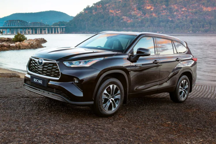 2024 Toyota Kluger GXL Hybrid review performance features and fuel efficiency