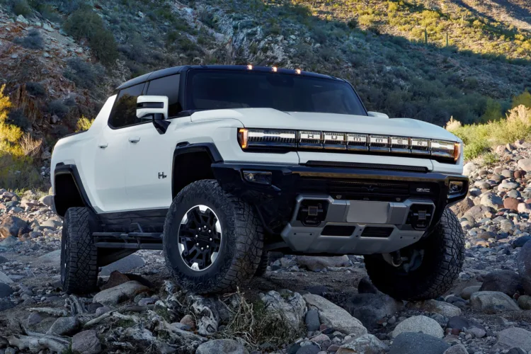 2025 Hummer 3X Pickup redefines electric off-road power and performance