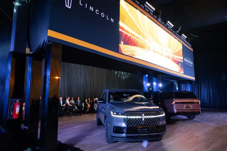 2025 Lincoln Navigator Black Label review performance luxury and features