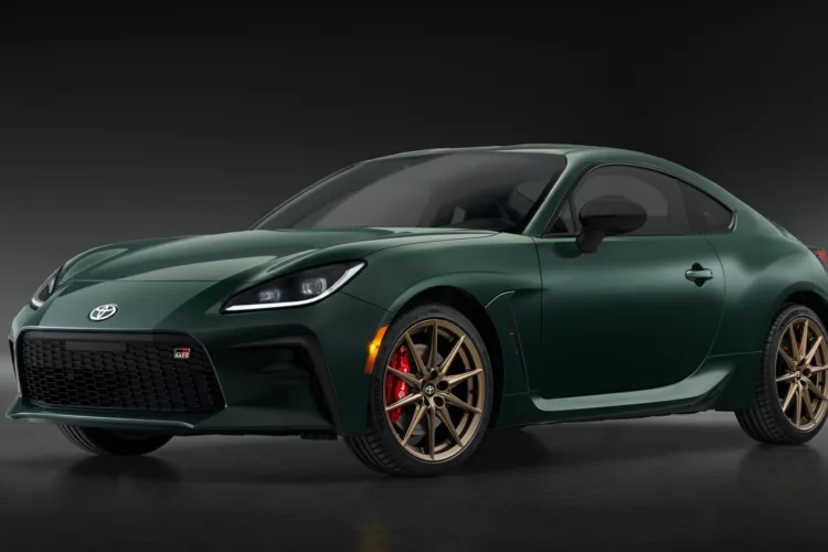 2025 Toyota GR86 sports car review and performance breakdown